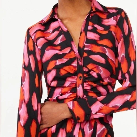 SCOOP MIDI SHIRT DRESS WITH RUCHING PINK BRUSH‎ DOT - Picture 4 of 8